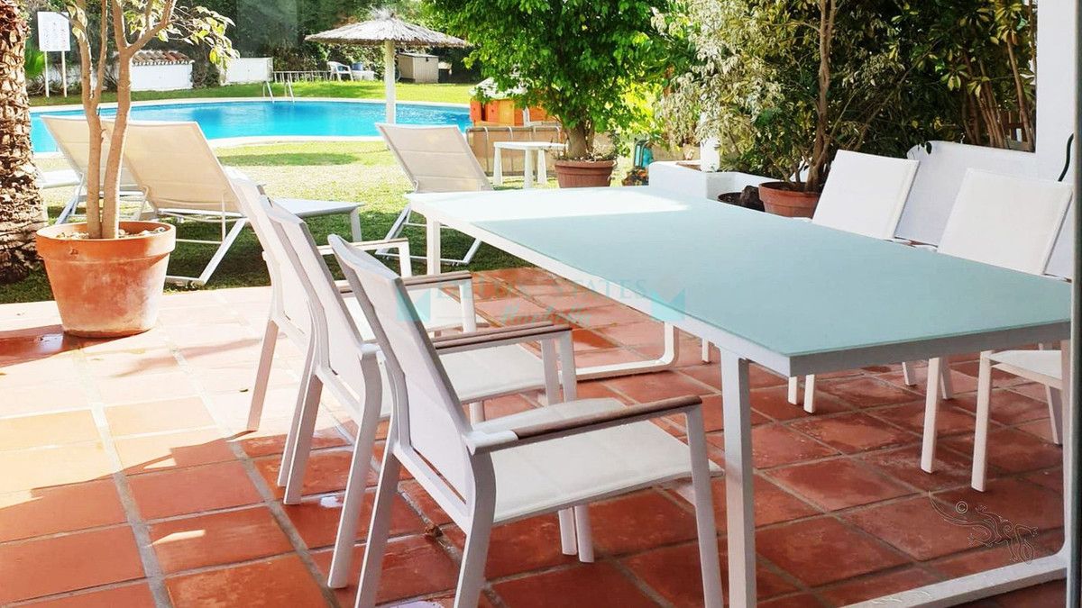 Semi Detached Villa for rent in Costabella, Marbella East