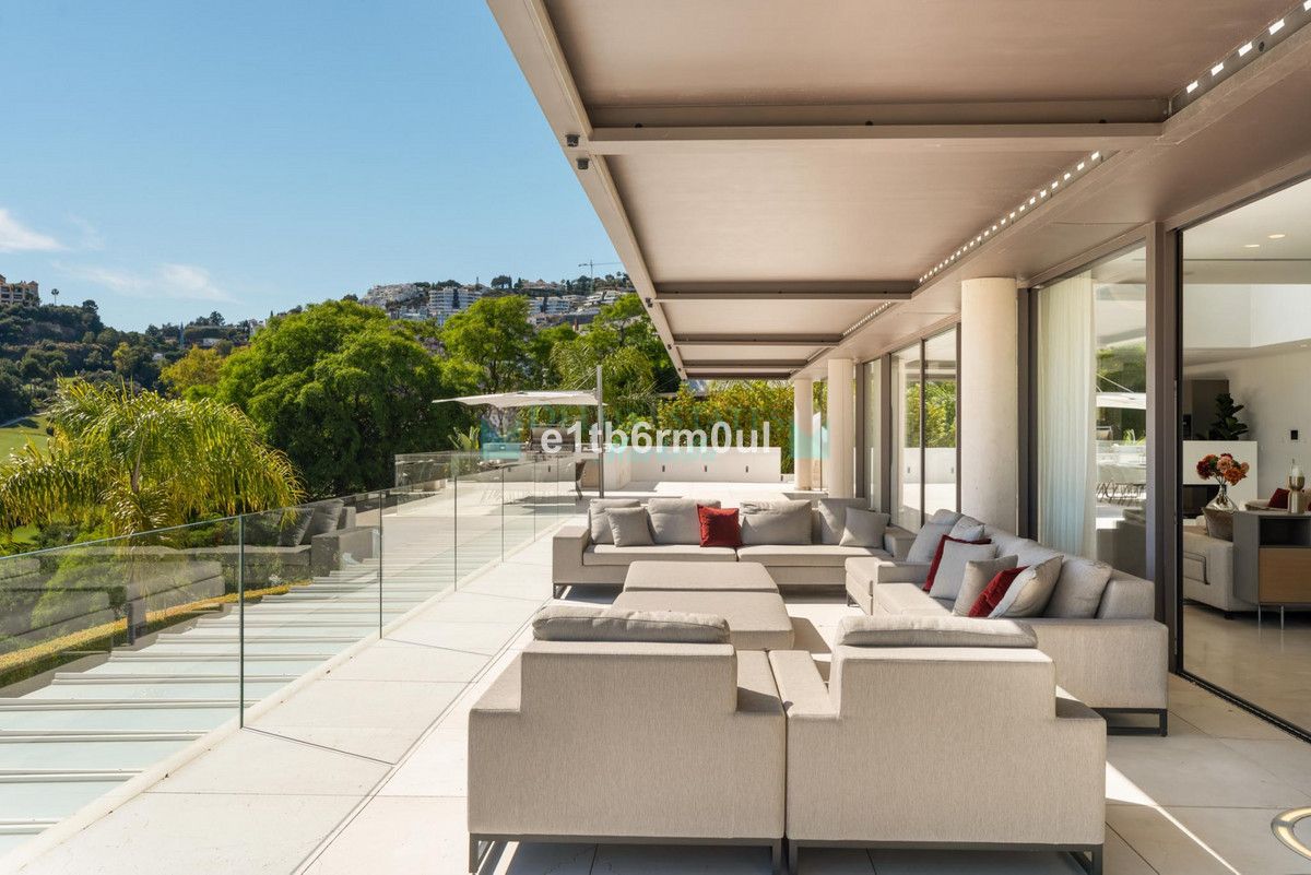 Villa for sale in La Quinta, Benahavis