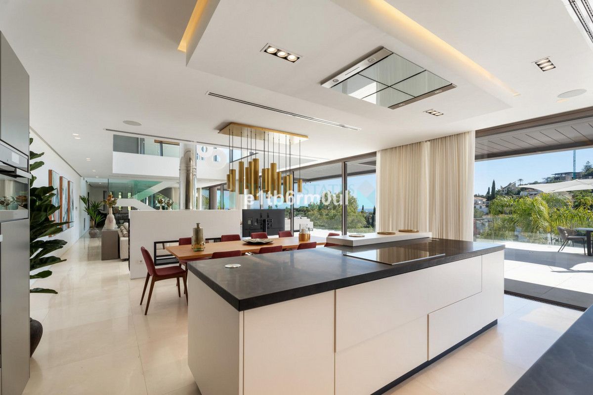 Villa for sale in La Quinta, Benahavis