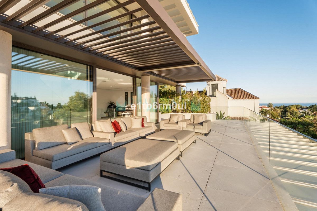 Villa for sale in La Quinta, Benahavis