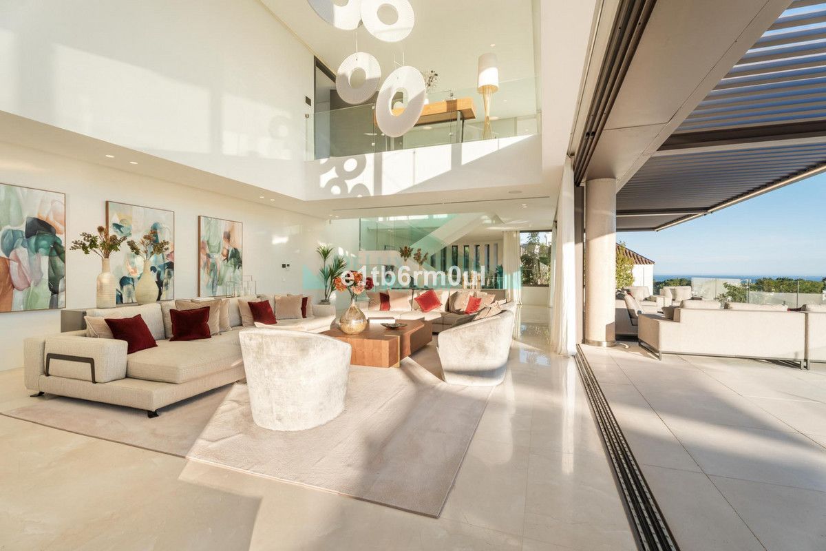Villa for sale in La Quinta, Benahavis