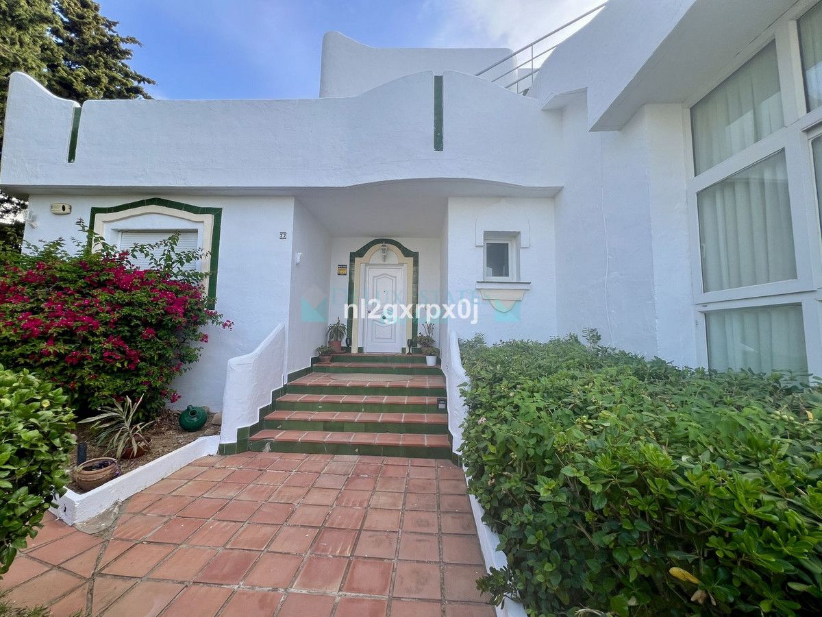 Villa for sale in La Reserva de Marbella, Marbella East