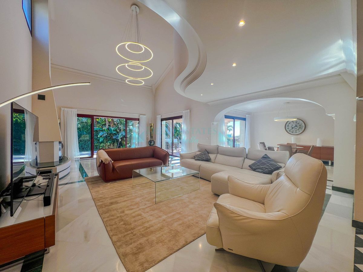 Villa for sale in Los Flamingos, Benahavis