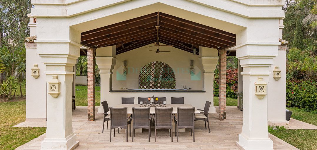 Villa for sale in Nueva Andalucia