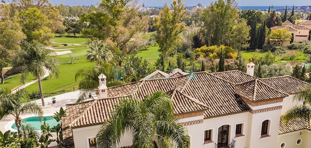 Villa for sale in Nueva Andalucia