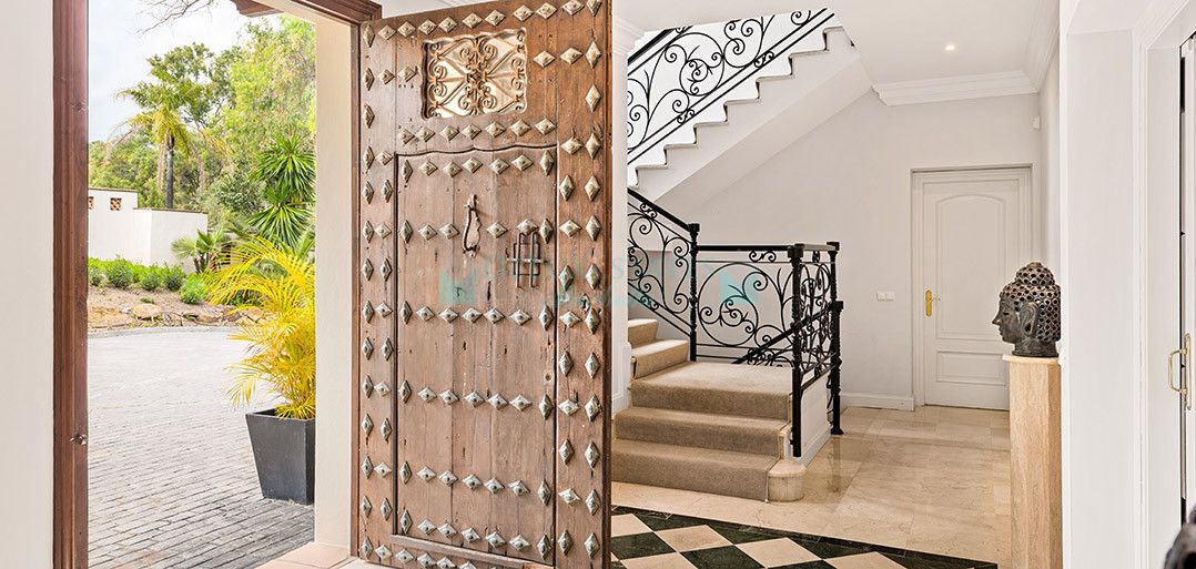 Villa for sale in Nueva Andalucia