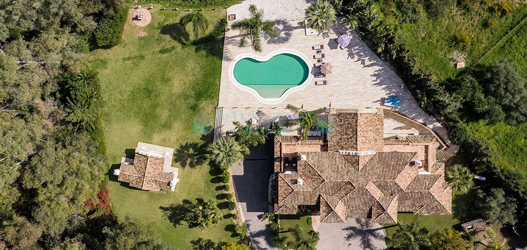 Villa for sale in Nueva Andalucia