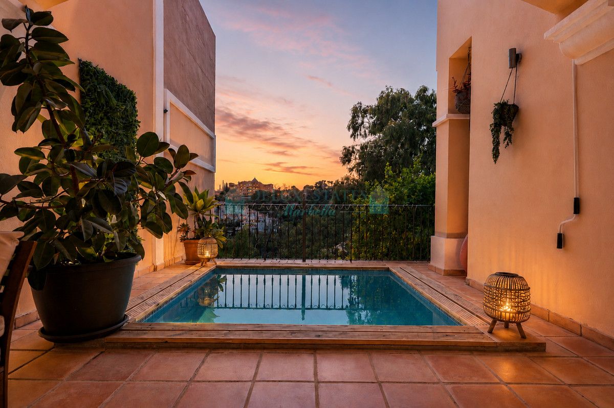 Villa for sale in Nueva Andalucia
