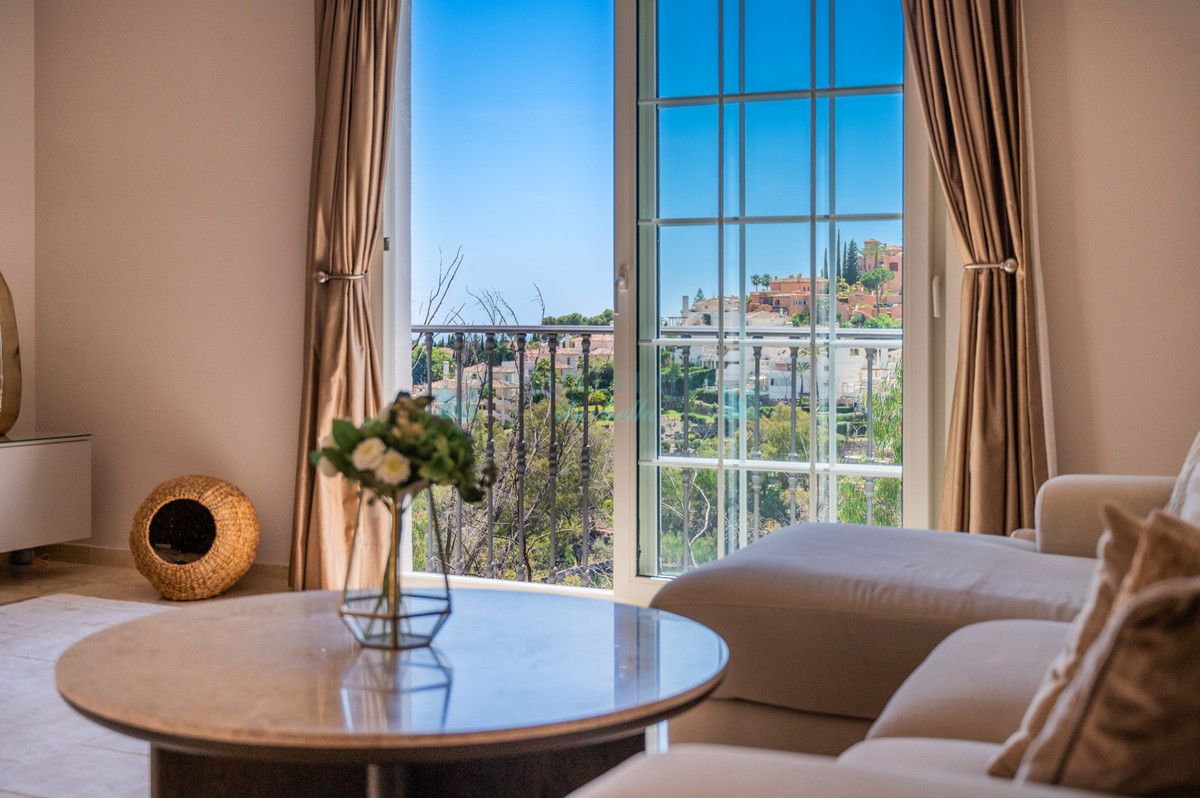 Villa for sale in Nueva Andalucia