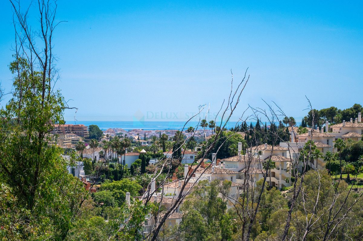 Villa for sale in Nueva Andalucia