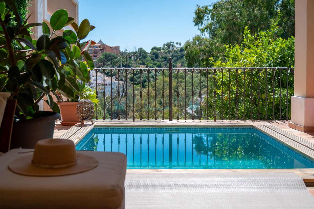 Villa for sale in Nueva Andalucia
