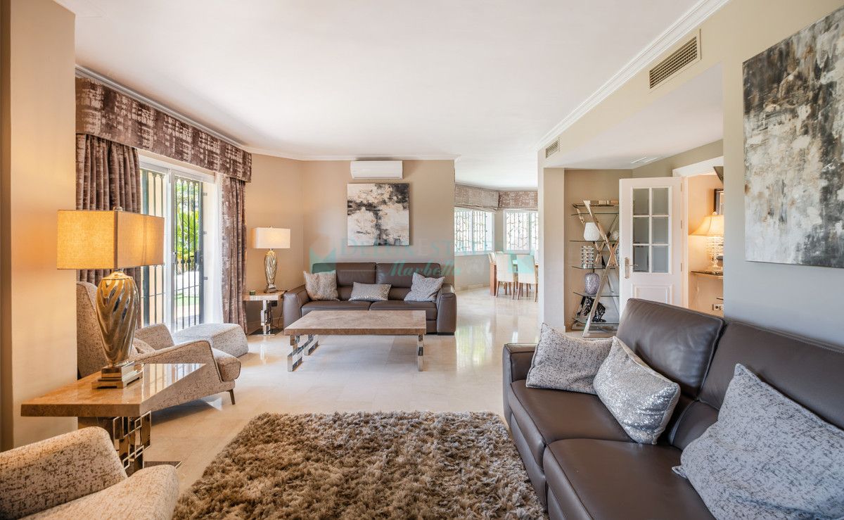 Town House for rent in Benahavis