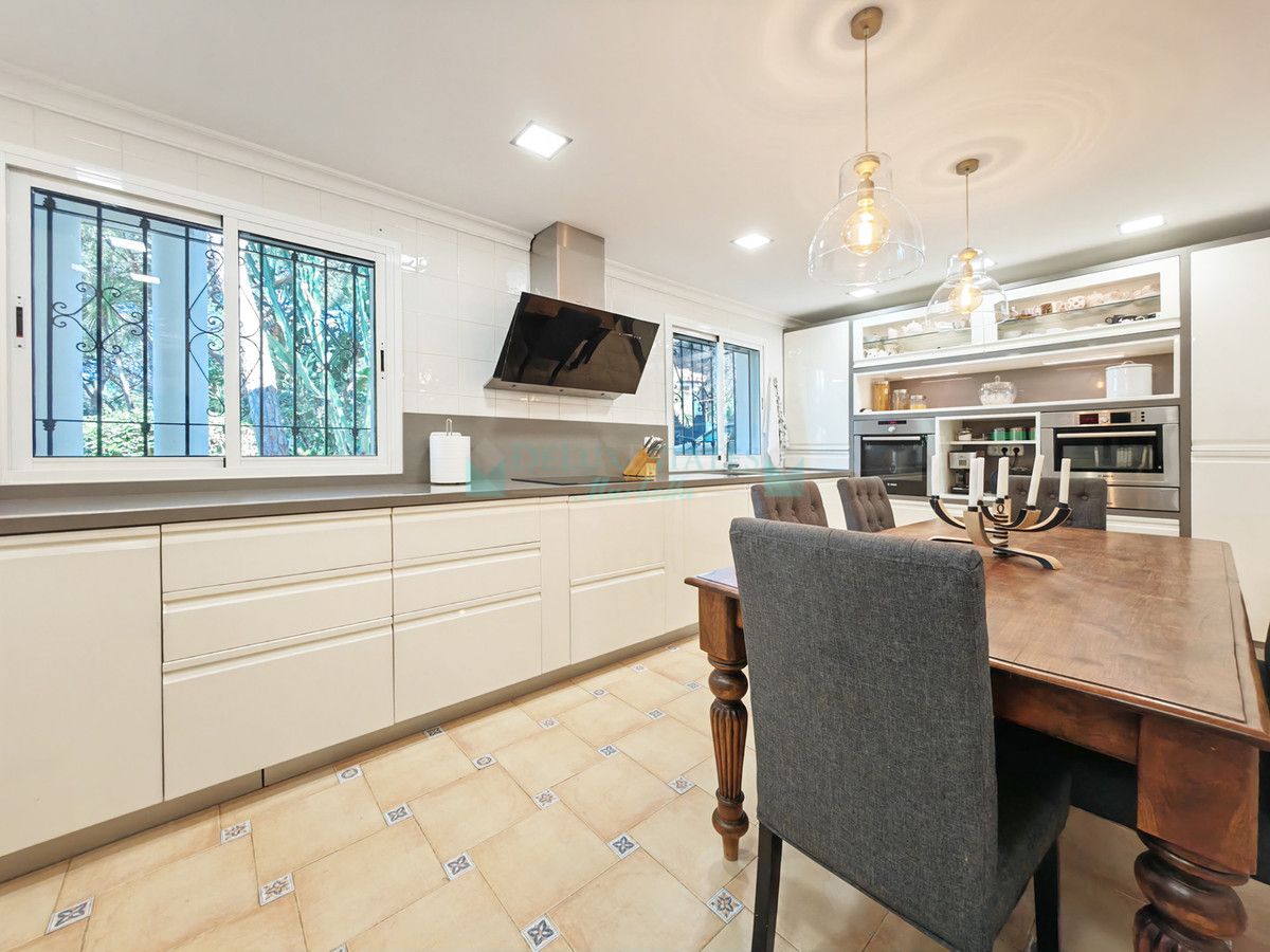 Villa for sale in Marbesa, Marbella East