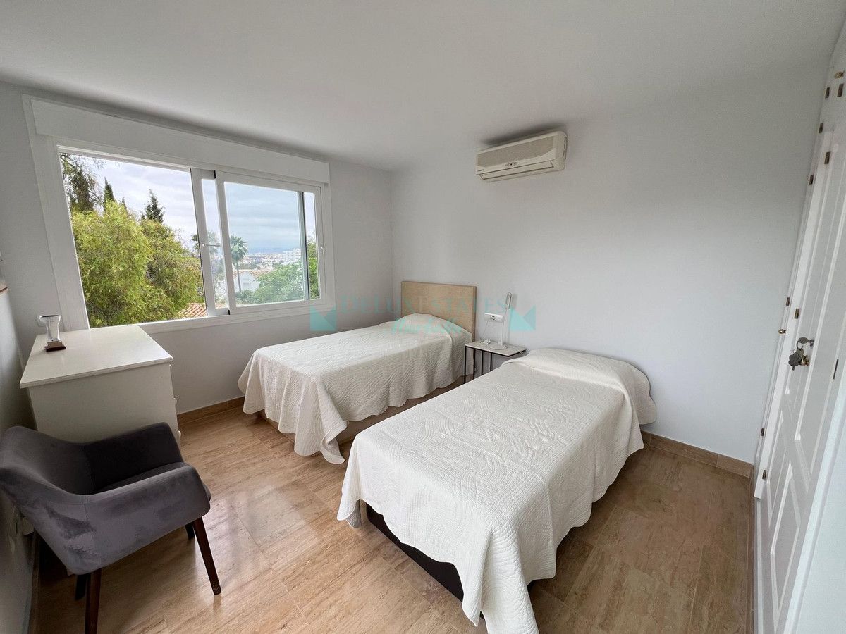 Apartment for sale in Rio Real, Marbella East