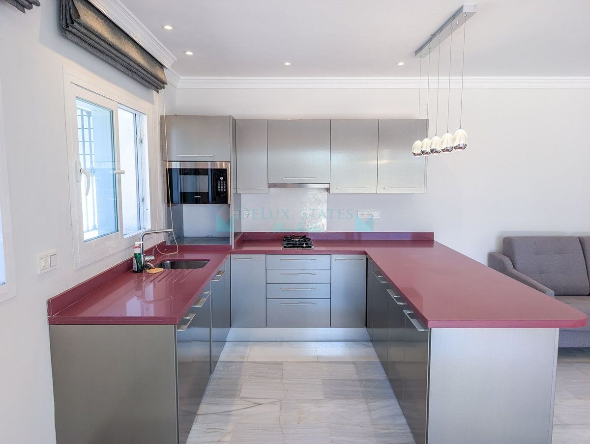 Villa for sale in Nueva Andalucia