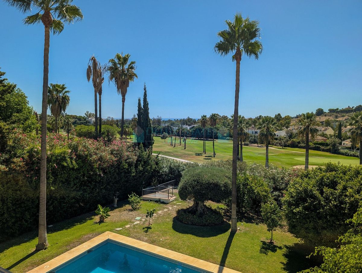 Villa for sale in Nueva Andalucia