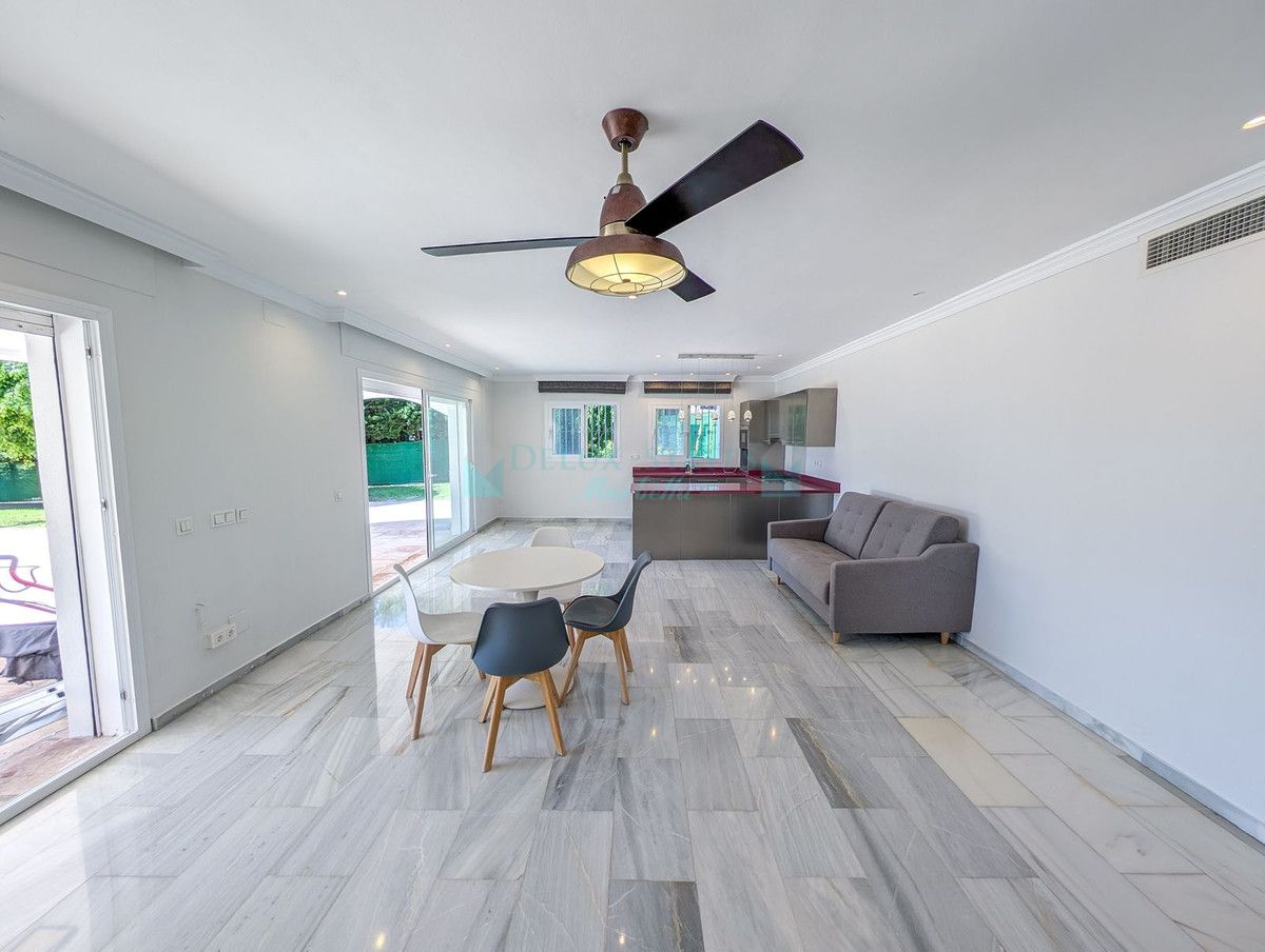 Villa for sale in Nueva Andalucia