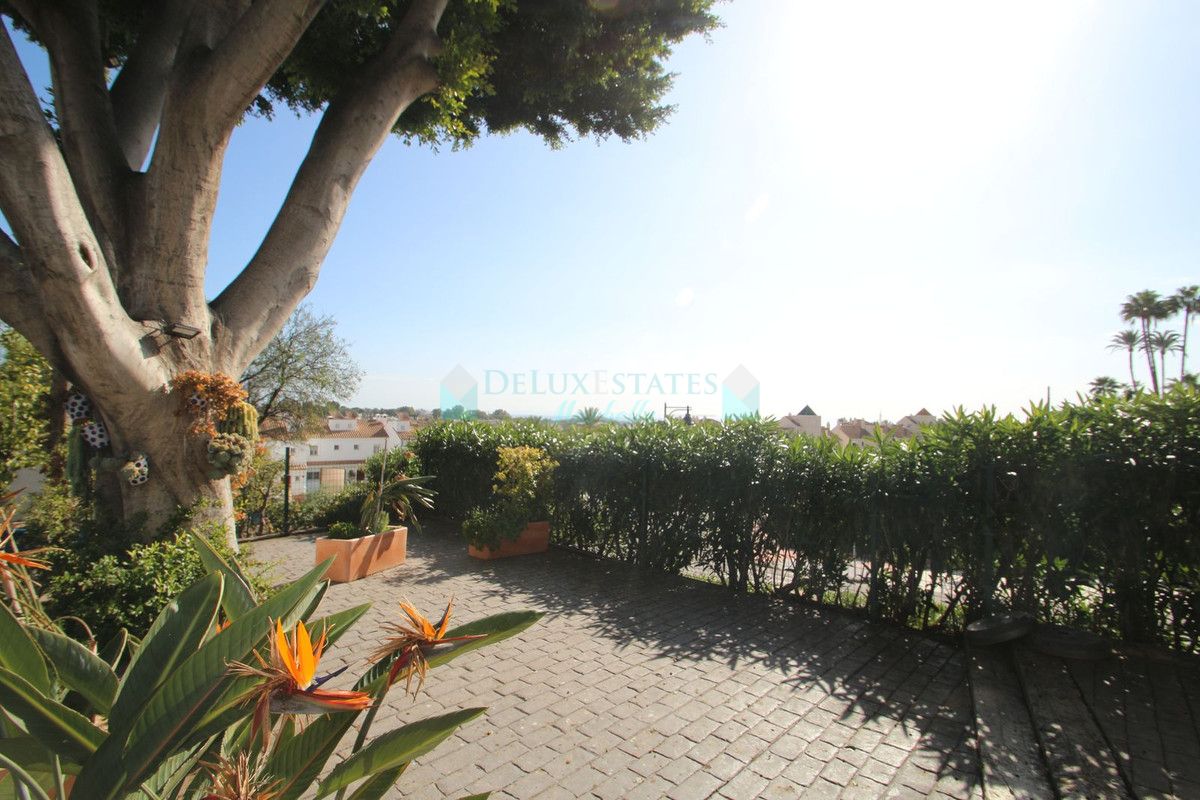 Restaurant for sale in El Paraiso, Estepona