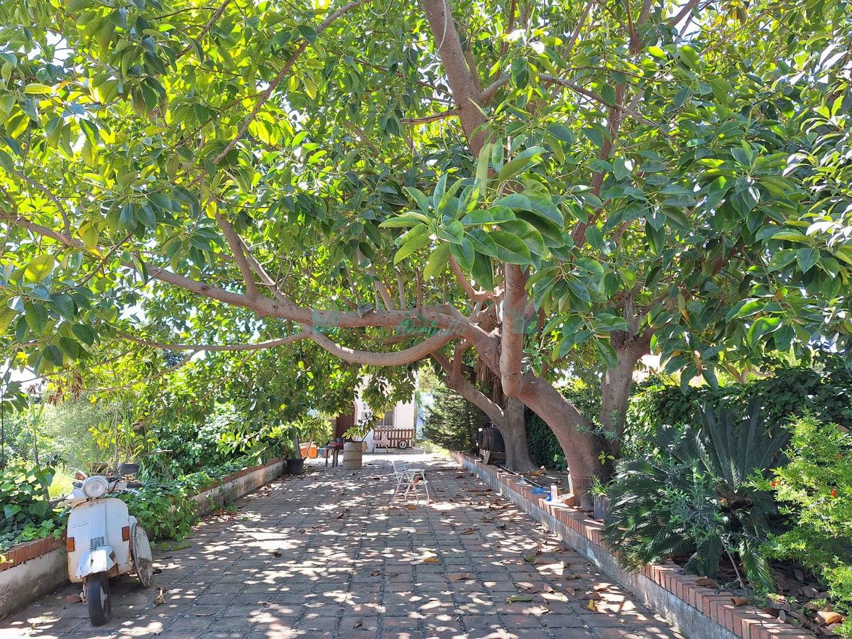 Finca for sale in Estepona