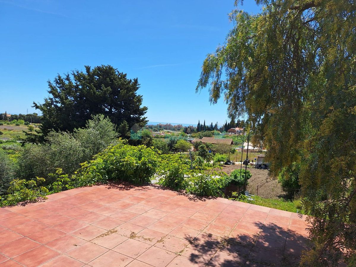 Finca for sale in Estepona