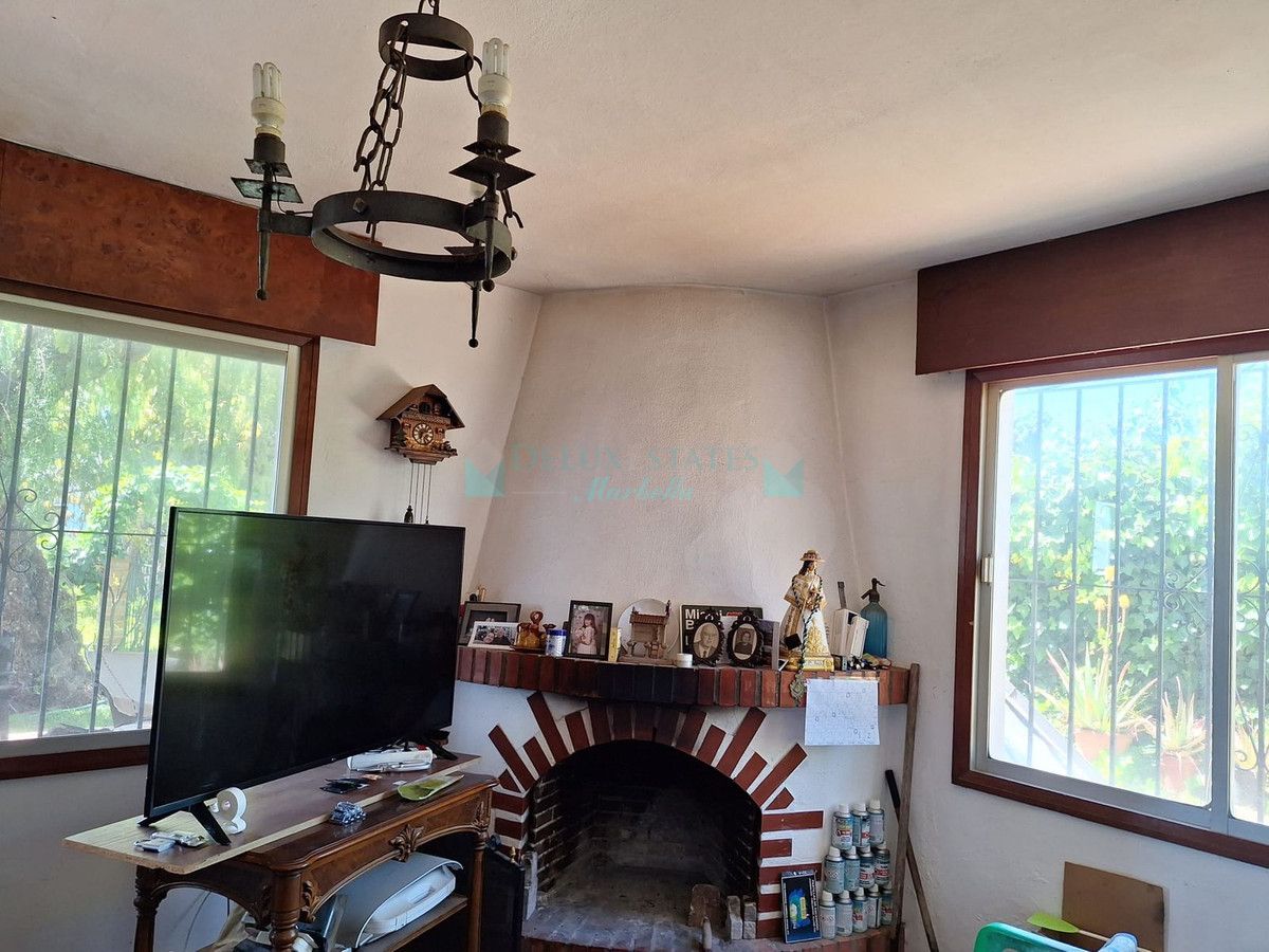 Finca for sale in Estepona