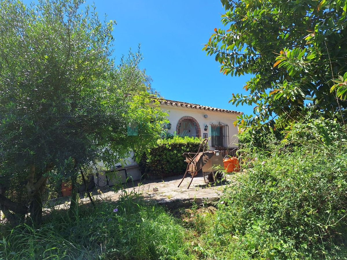 Finca for sale in Estepona