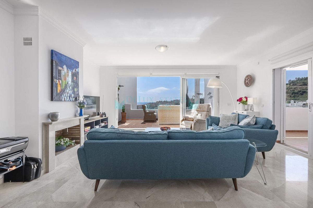 Apartment for sale in La Mairena, Marbella East