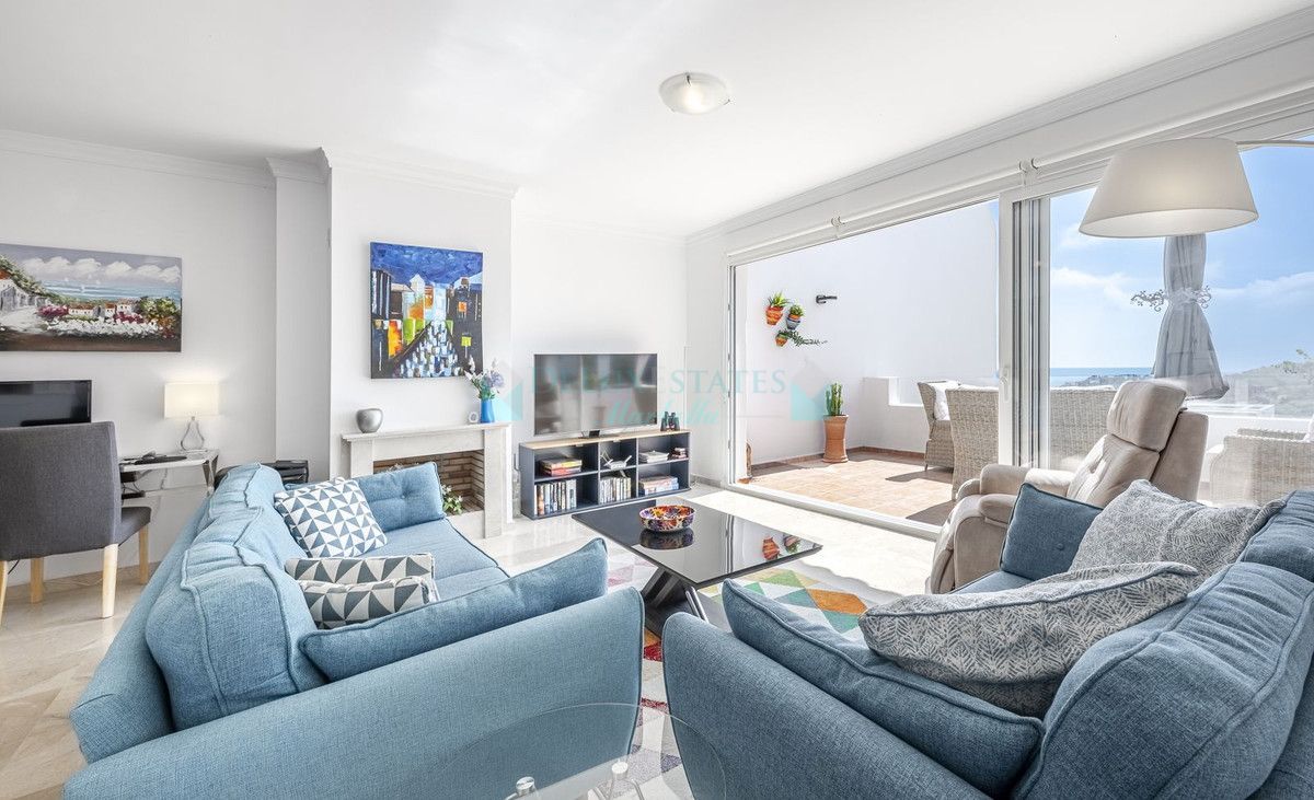 Apartment for sale in La Mairena, Marbella East