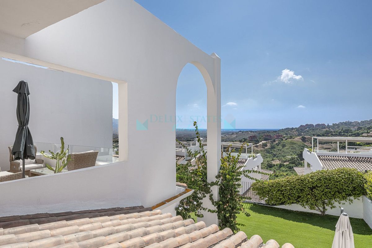 Apartment for sale in La Mairena, Marbella East