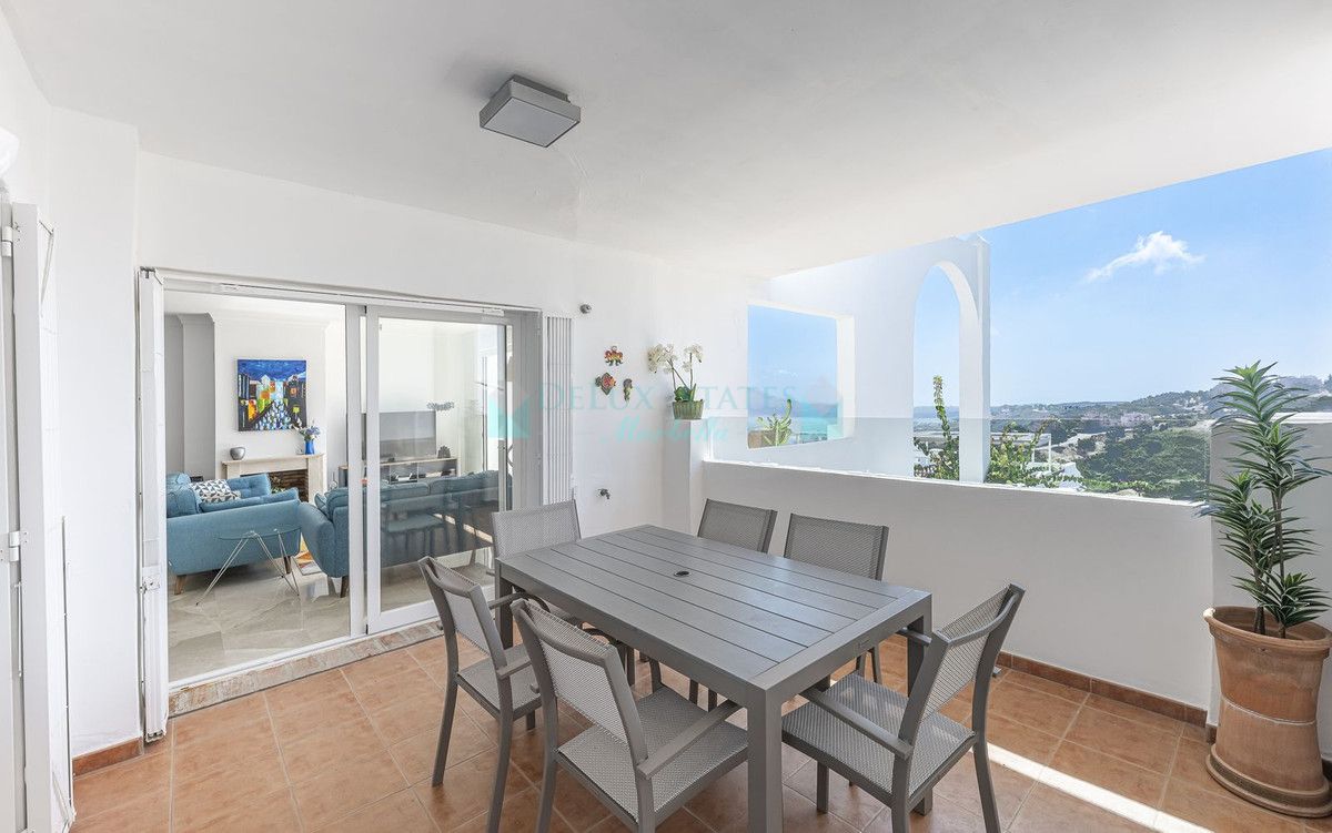 Apartment for sale in La Mairena, Marbella East