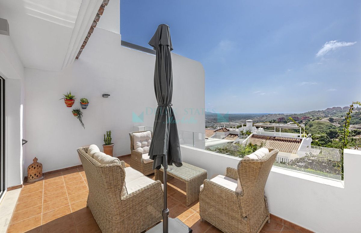 Apartment for sale in La Mairena, Marbella East