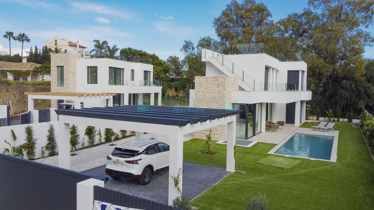 Villa for sale in Atalaya, Estepona