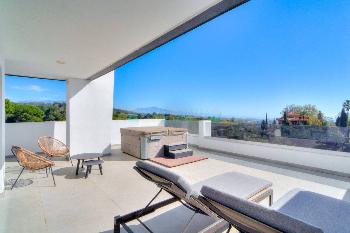 Penthouse for sale in Estepona