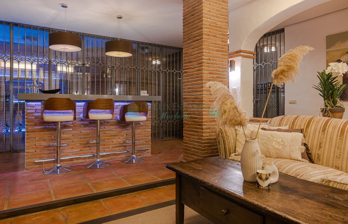 Villa for rent in Benahavis