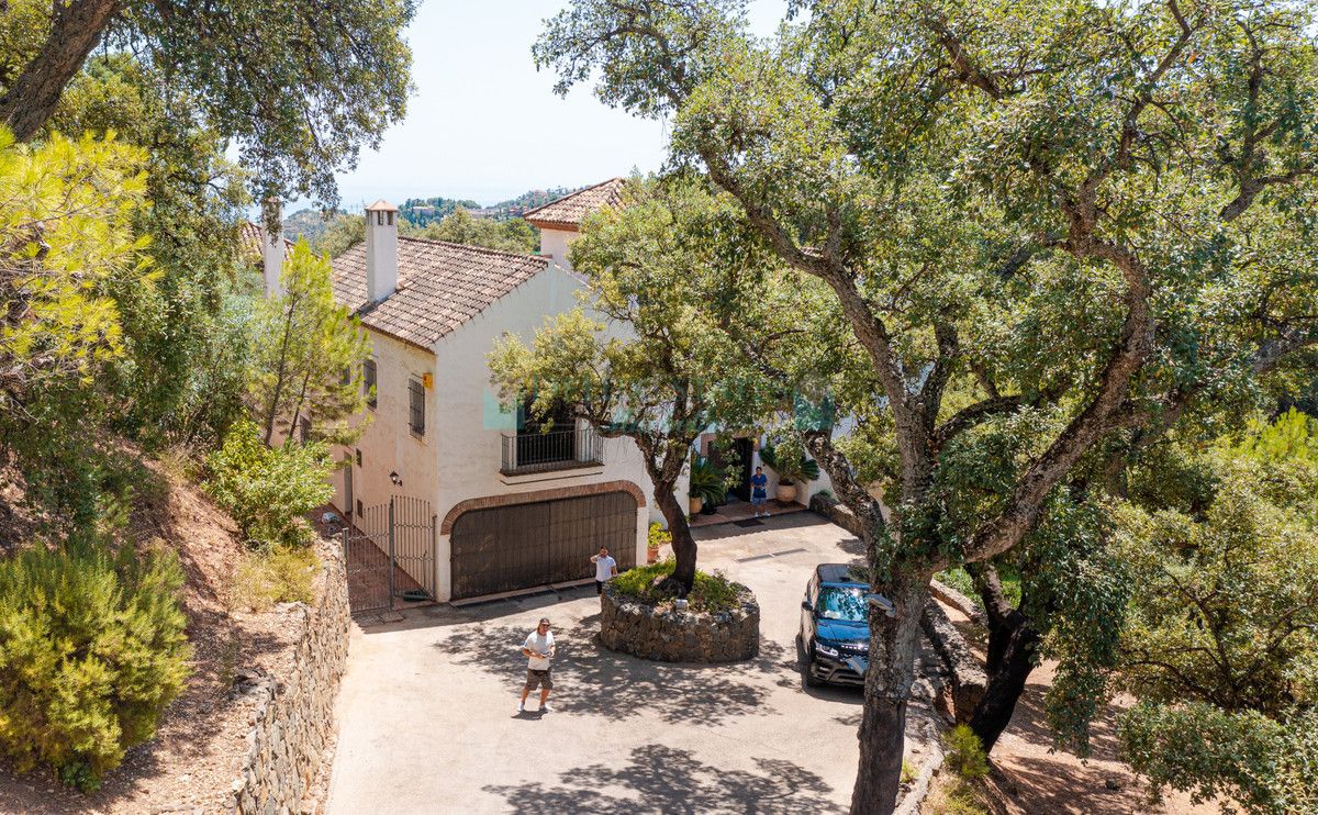 Villa for rent in Benahavis
