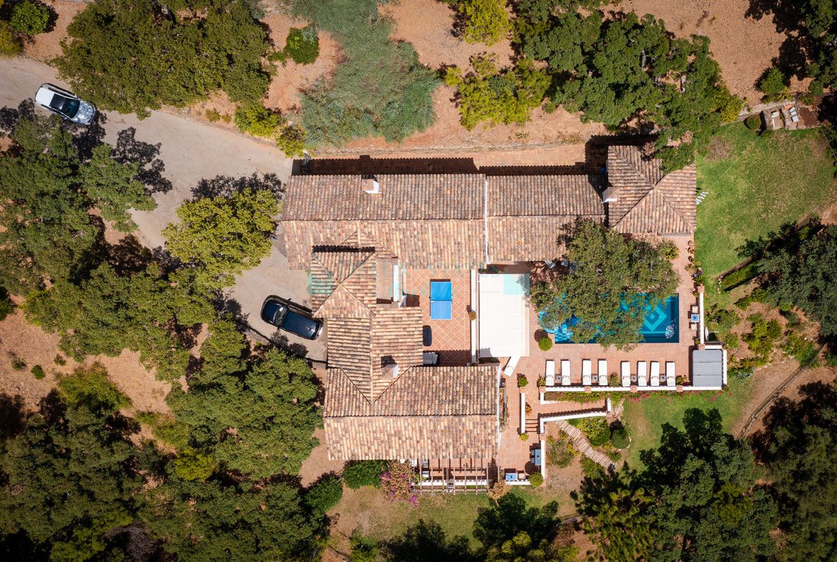 Villa for rent in Benahavis