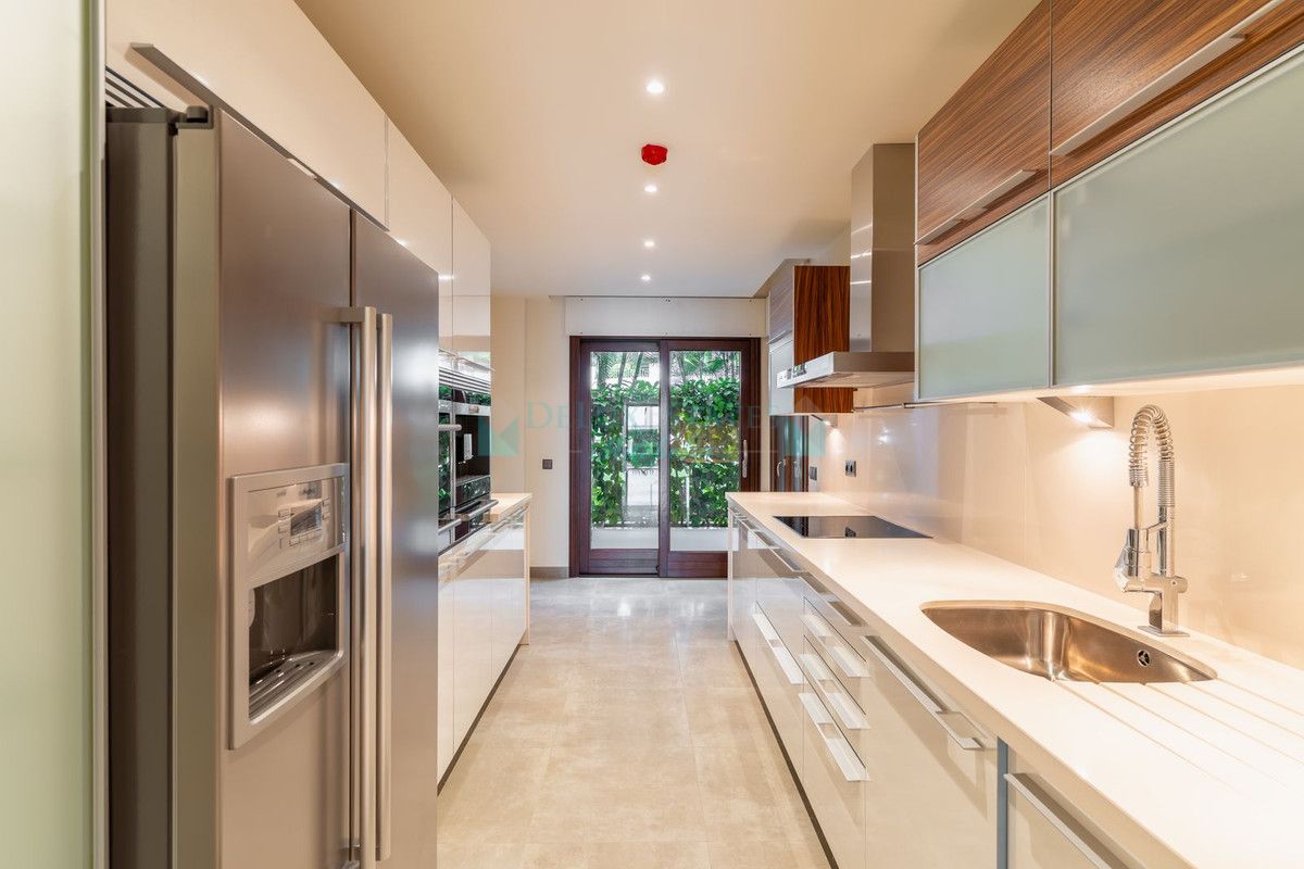 Ground Floor Apartment for sale in Estepona