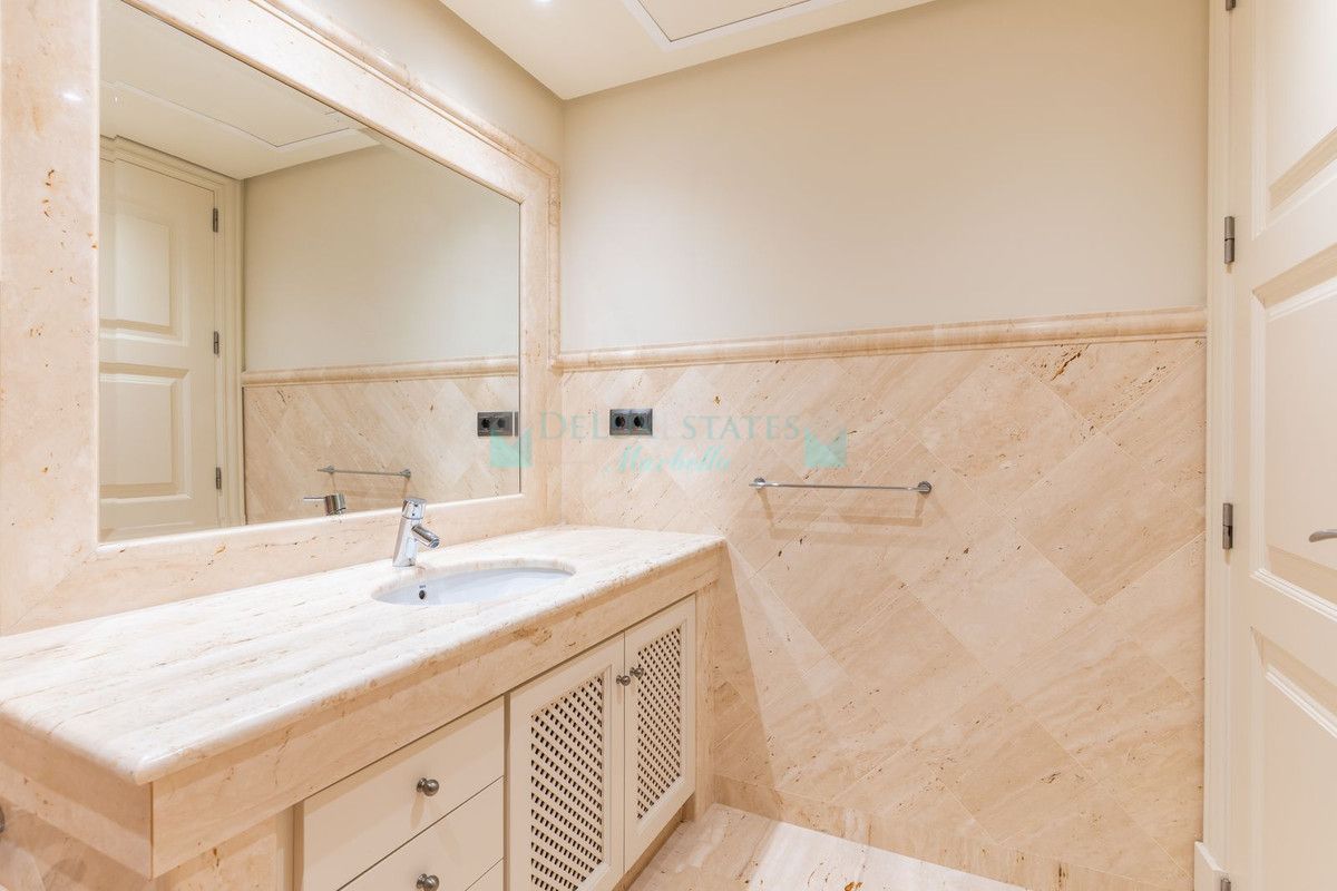 Ground Floor Apartment for sale in Estepona