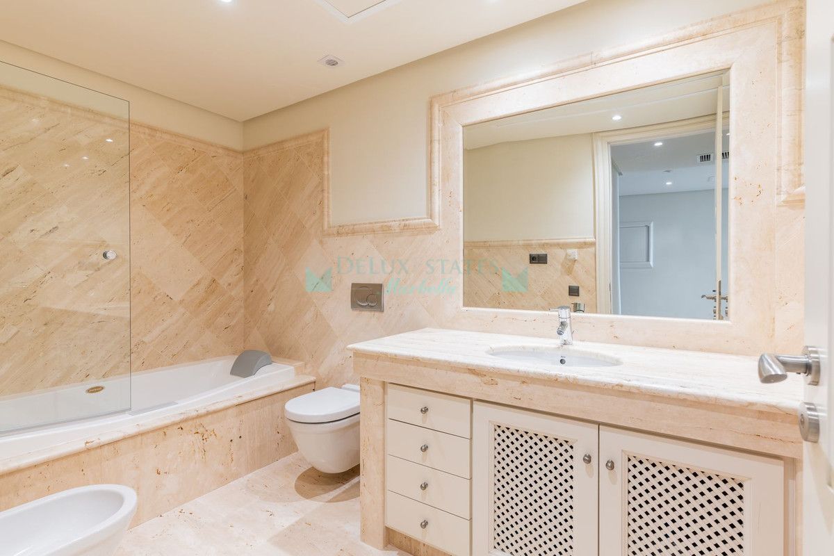 Ground Floor Apartment for sale in Estepona