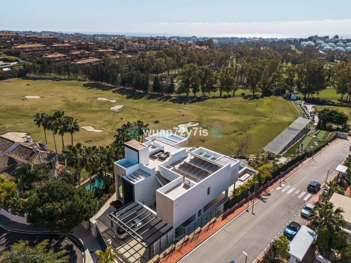 Villa for sale in Benahavis