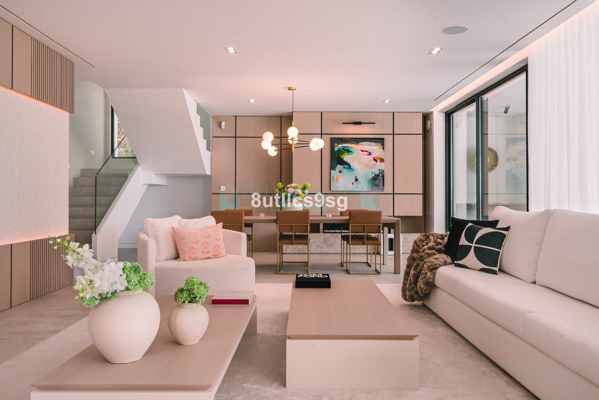 Villa for sale in Nueva Andalucia