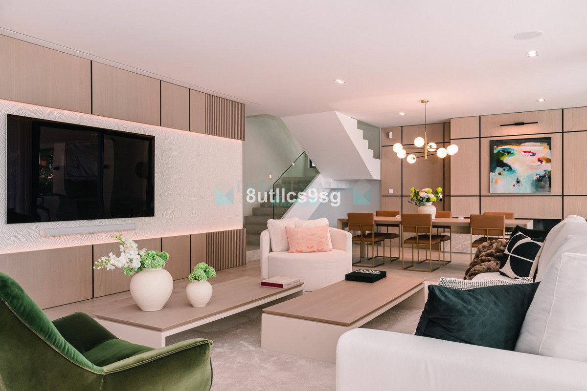 Villa for sale in Nueva Andalucia