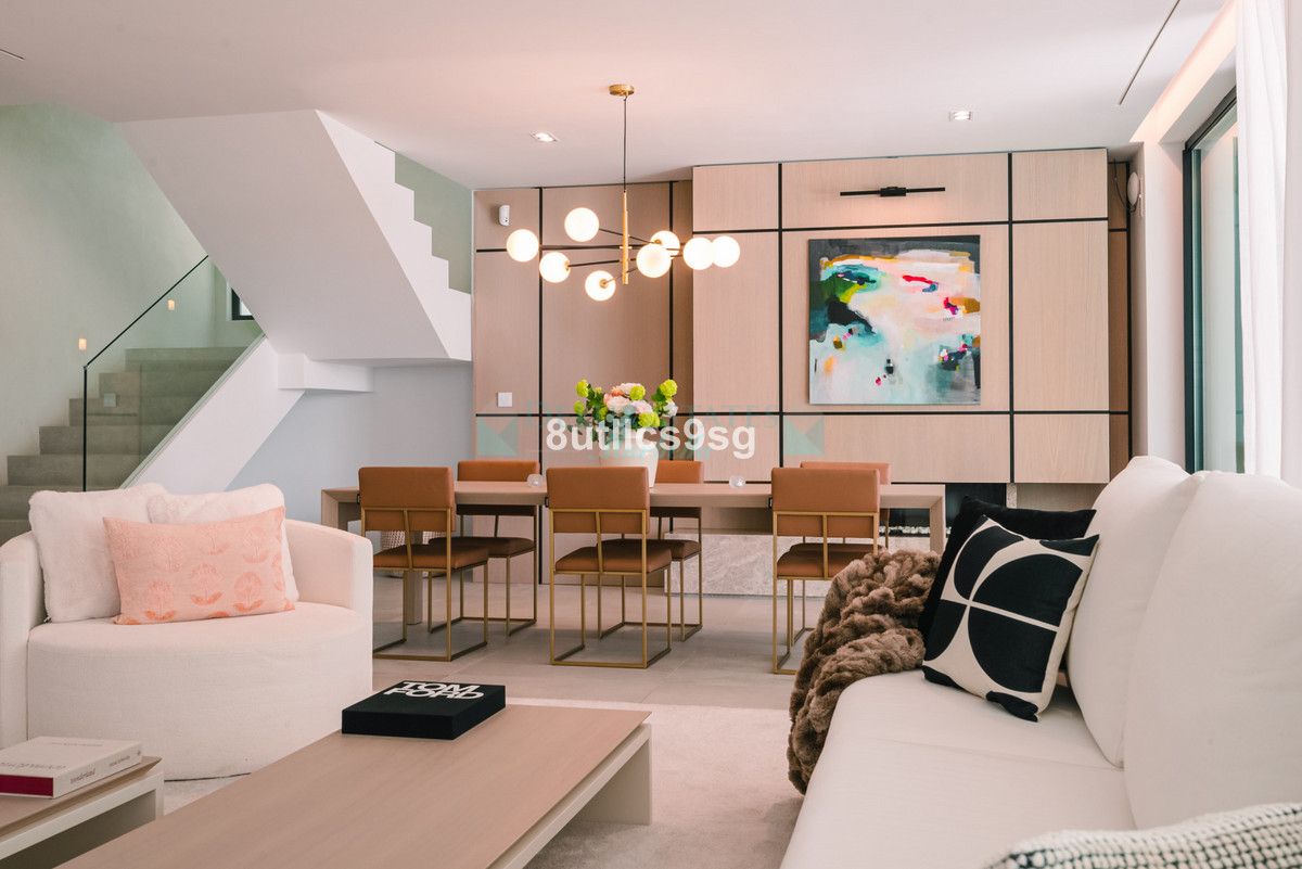 Villa for sale in Nueva Andalucia