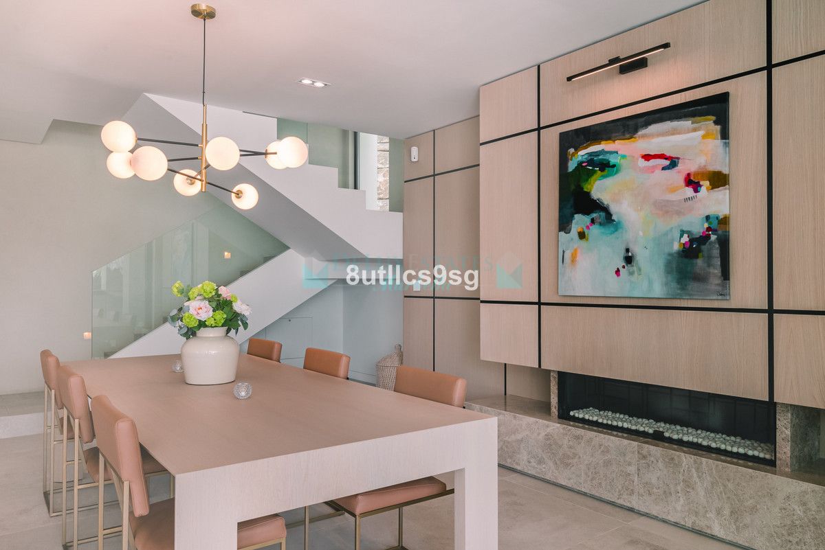 Villa for sale in Nueva Andalucia