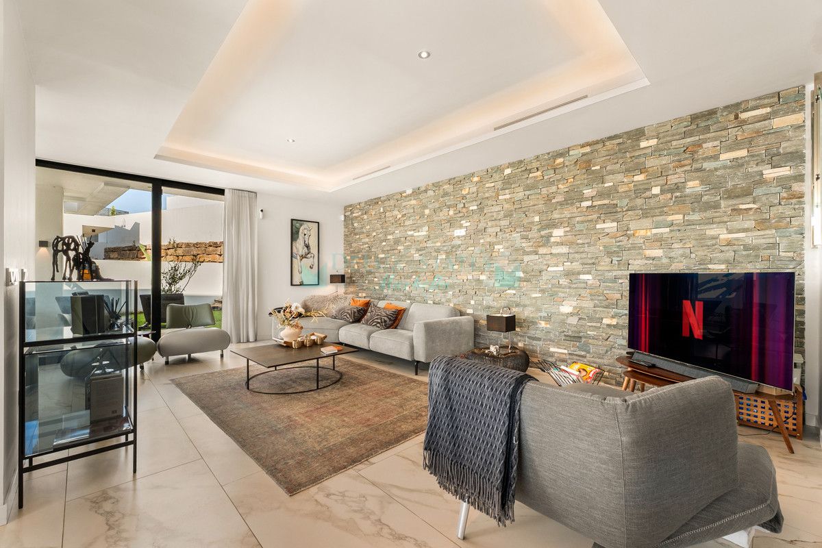 Villa en alquiler en New Golden Mile, Estepona