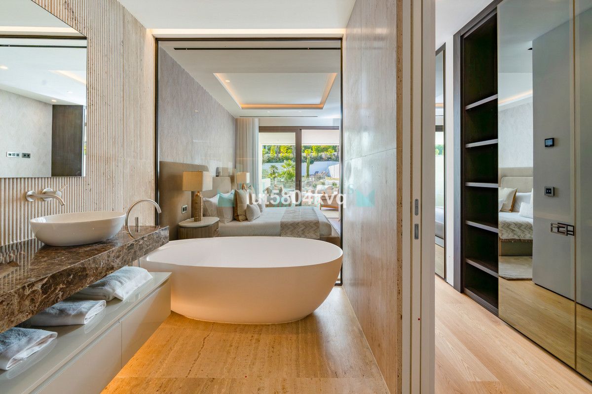 Ground Floor Apartment for sale in Marbella Golden Mile