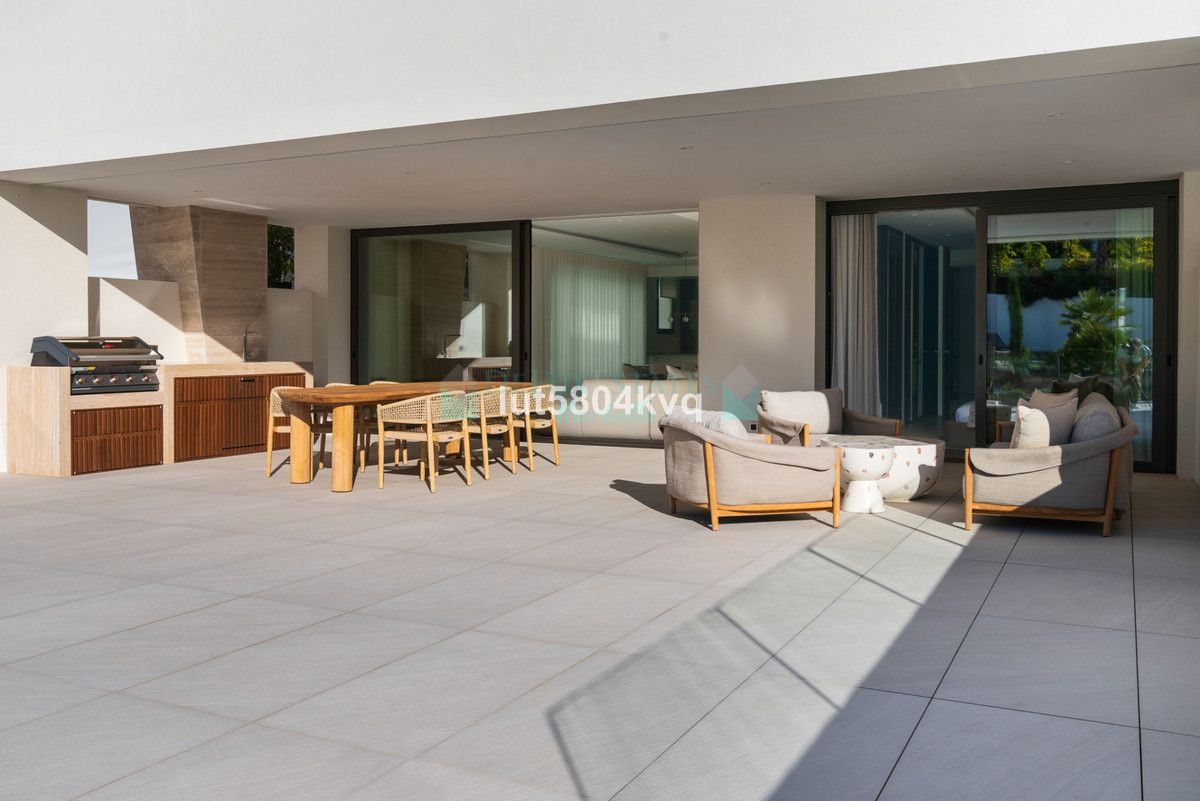 Ground Floor Apartment for sale in Marbella Golden Mile