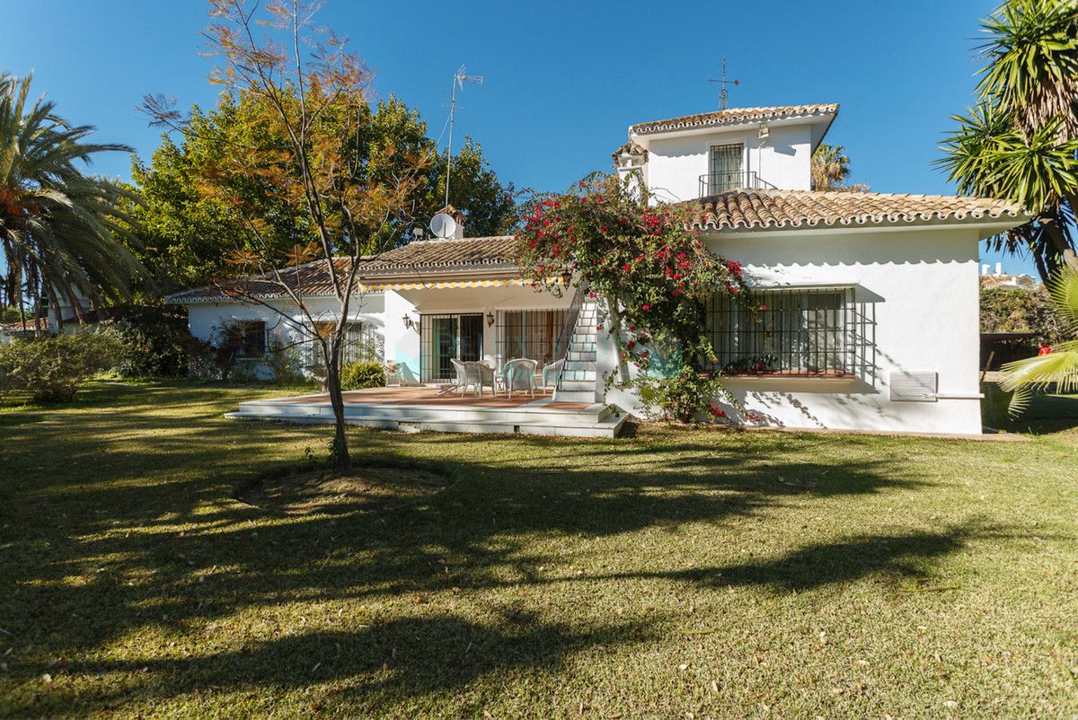 Villa for sale in Guadalmina Baja, San Pedro de Alcantara