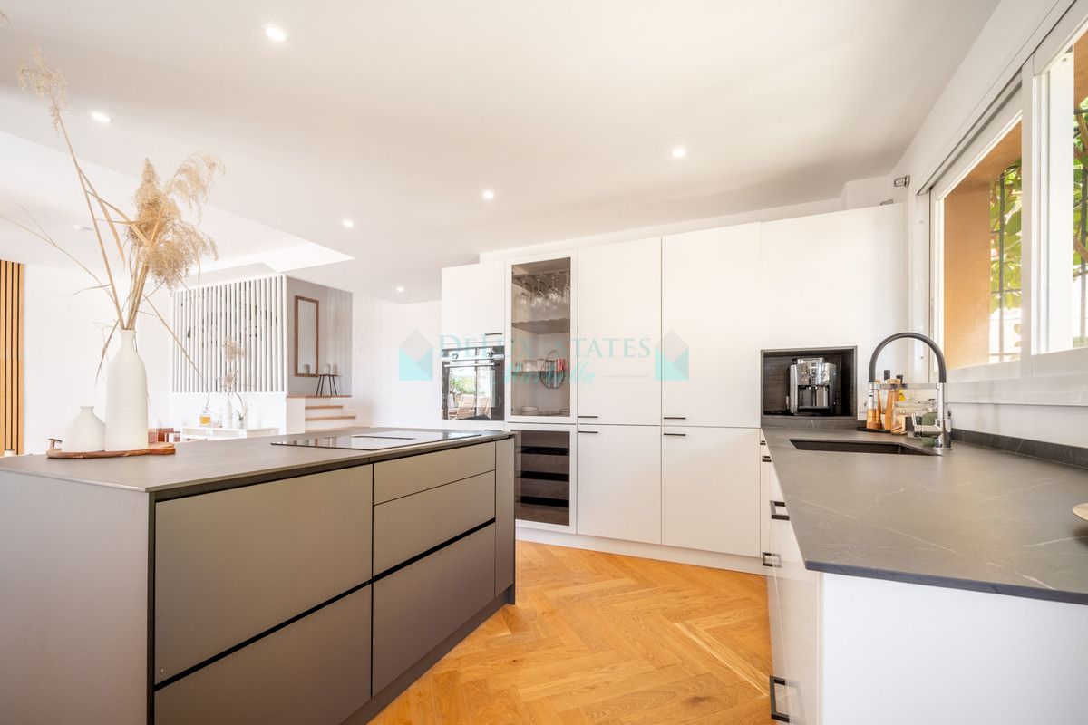 Penthouse for sale in Nueva Andalucia