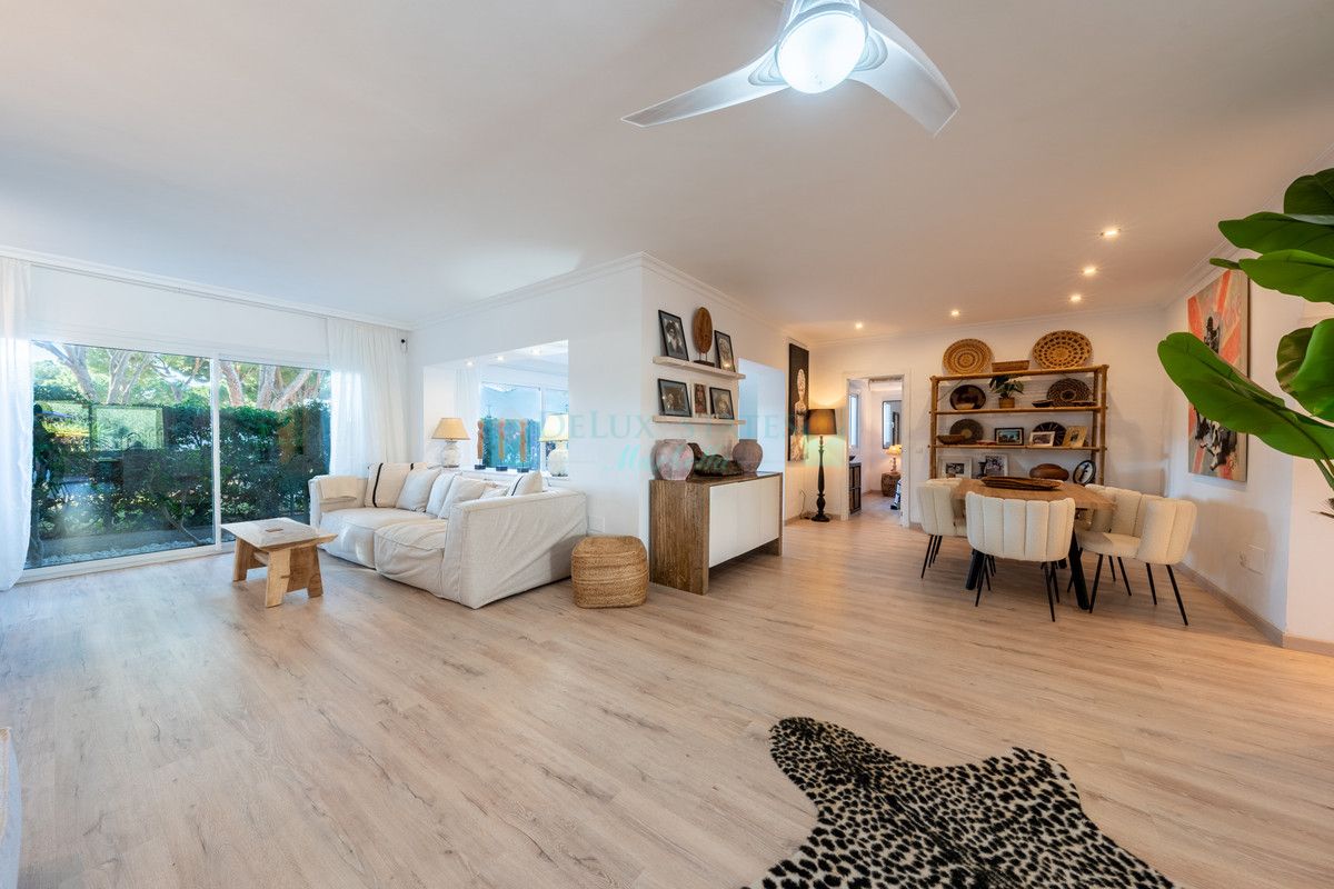Villa Pareada en venta en Hacienda las Chapas, Marbella Este